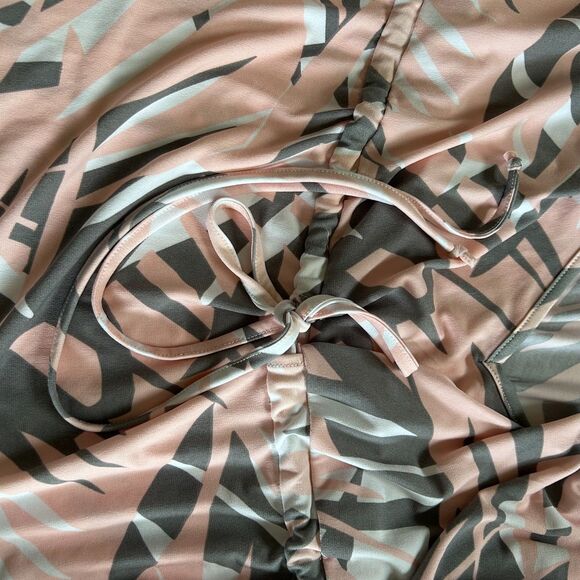 Tori Richard Pink Gray Tropical Leaf Print Top Size L Made in Hawaii USA - Picture 3 of 6